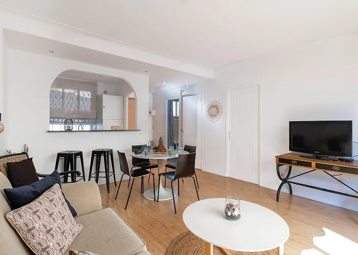 Charmant Appartement A 300 Metres Des Plages De La Croisette